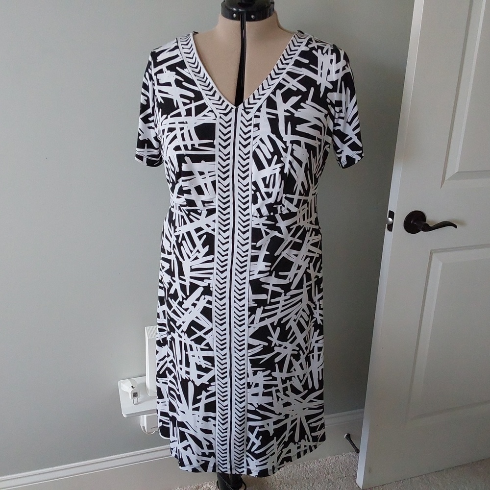 Lane Bryant unlined dress. Black/white, 14/16, bust ~42", length ~41 fr shoulder
